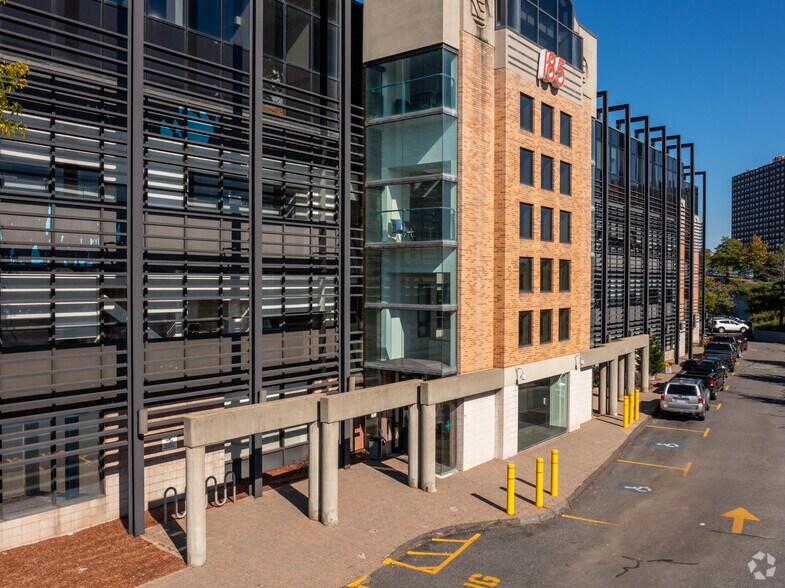 185 Alewife Brook Pky, Cambridge, MA à louer - Photo de l’immeuble – Image 3 sur 23