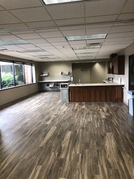 5200 Stoneham Rd, Canton, OH à louer - Photo intérieure – Image 3 sur 7