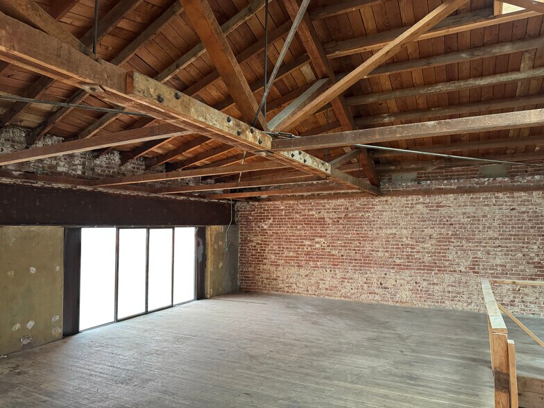 530 E 4th St, Long Beach, CA à vendre - Photo intérieure – Image 2 sur 6