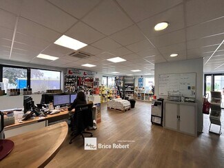 Plus de détails pour 28 Rue Louis Pradel, Corbas - Industriel/Logistique à vendre