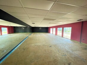 7540 Leavenworth Rd, Kansas City, KS à louer Photo de l’immeuble– Image 1 sur 6