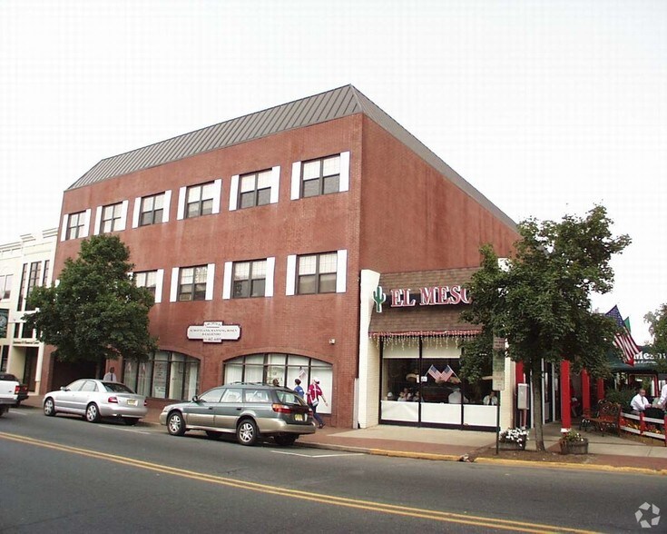 36 W Main St, Freehold, NJ à louer - Photo de l’immeuble – Image 2 sur 10