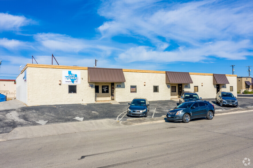 4219-4227 Gatecrest, San Antonio, TX à louer - Photo de l’immeuble – Image 3 sur 5