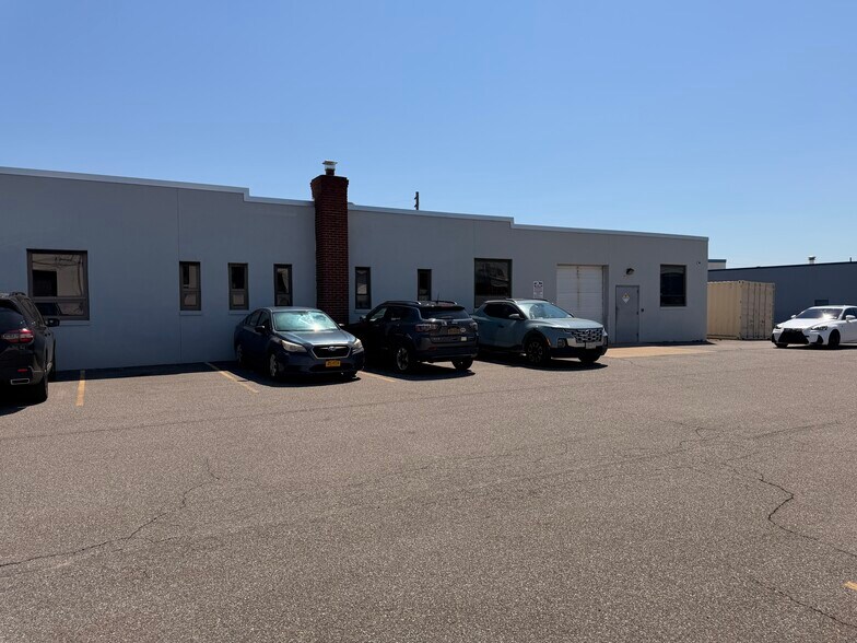 2 Commercial St, Hicksville, NY à louer - Photo de l’immeuble – Image 2 sur 7