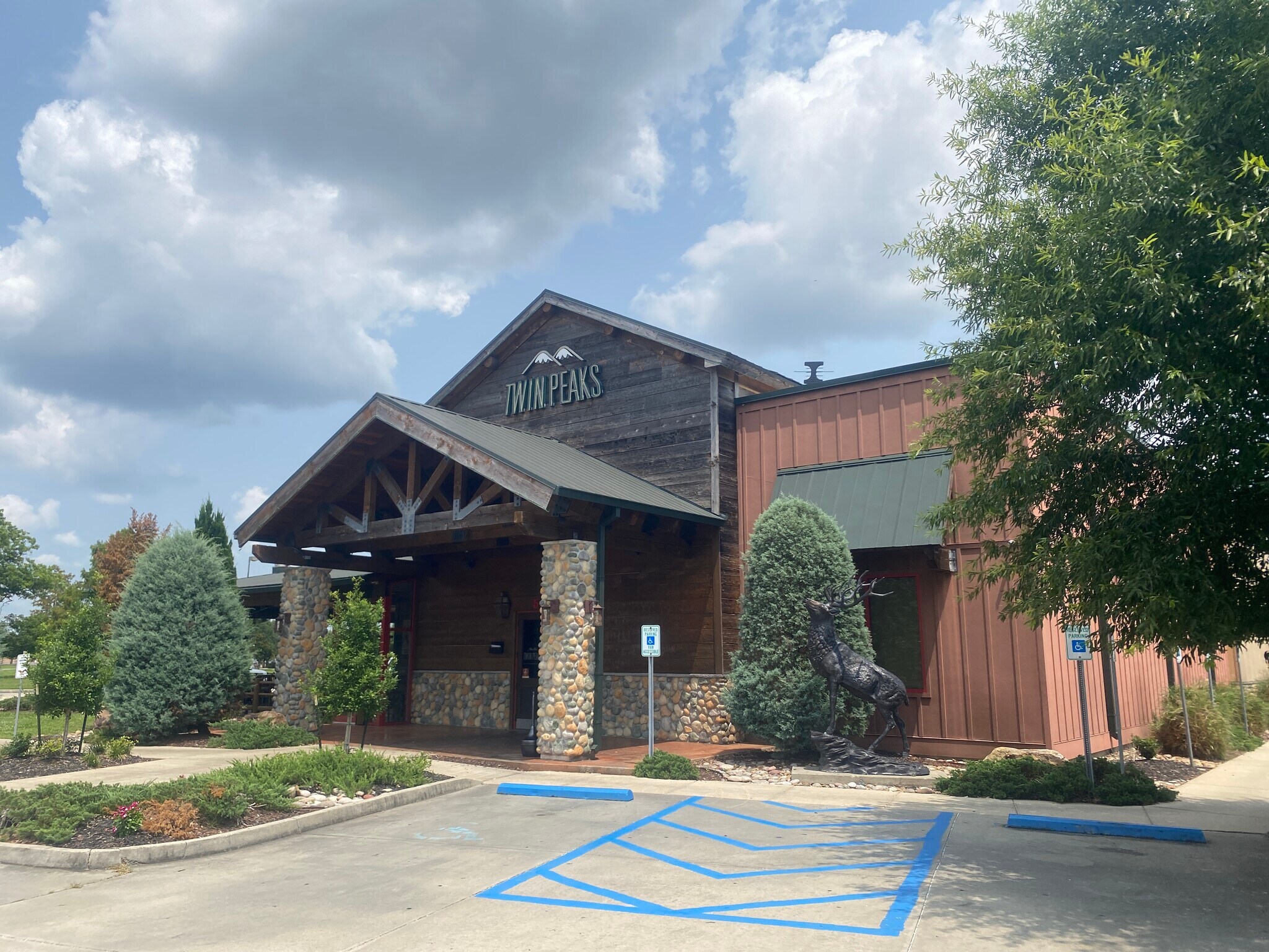 5801 Johnston St, Lafayette, LA à vendre Photo de l’immeuble– Image 1 sur 33