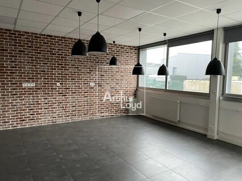 Local d'activités dans Morangis à vendre - Photo de l’immeuble – Image 3 sur 11