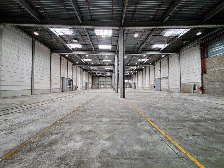 Industriel/Logistique dans Combs-la-Ville à louer - Photo de l’immeuble – Image 1 sur 16
