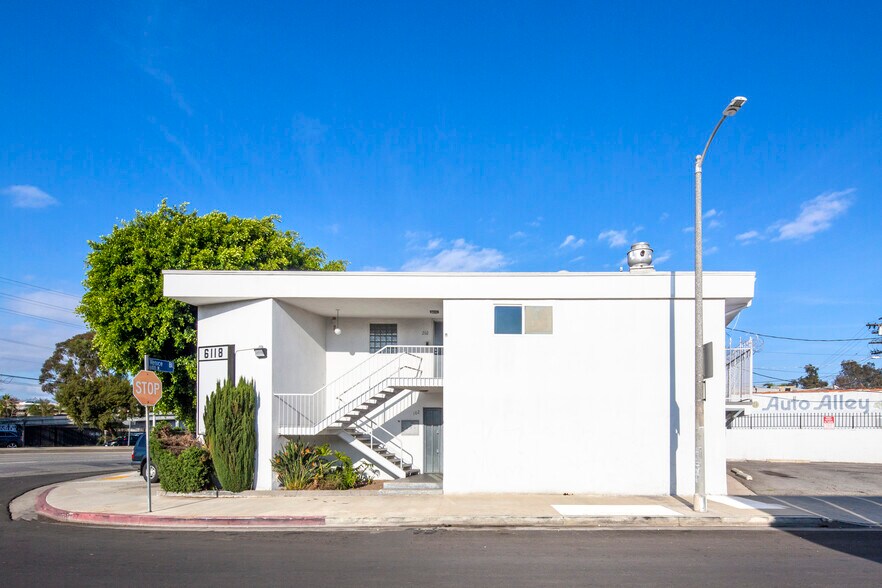 6118 Venice Blvd, Los Angeles, CA à louer - Photo de l’immeuble – Image 2 sur 6
