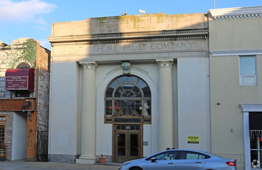 45 N Village Ave, Rockville Centre, NY à vendre - Photo de l’immeuble – Image 3 sur 57