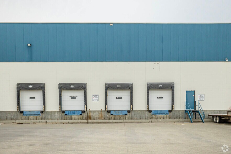 17402-17420 116 Ave NW, Edmonton, AB à louer - Photo de l’immeuble – Image 2 sur 4