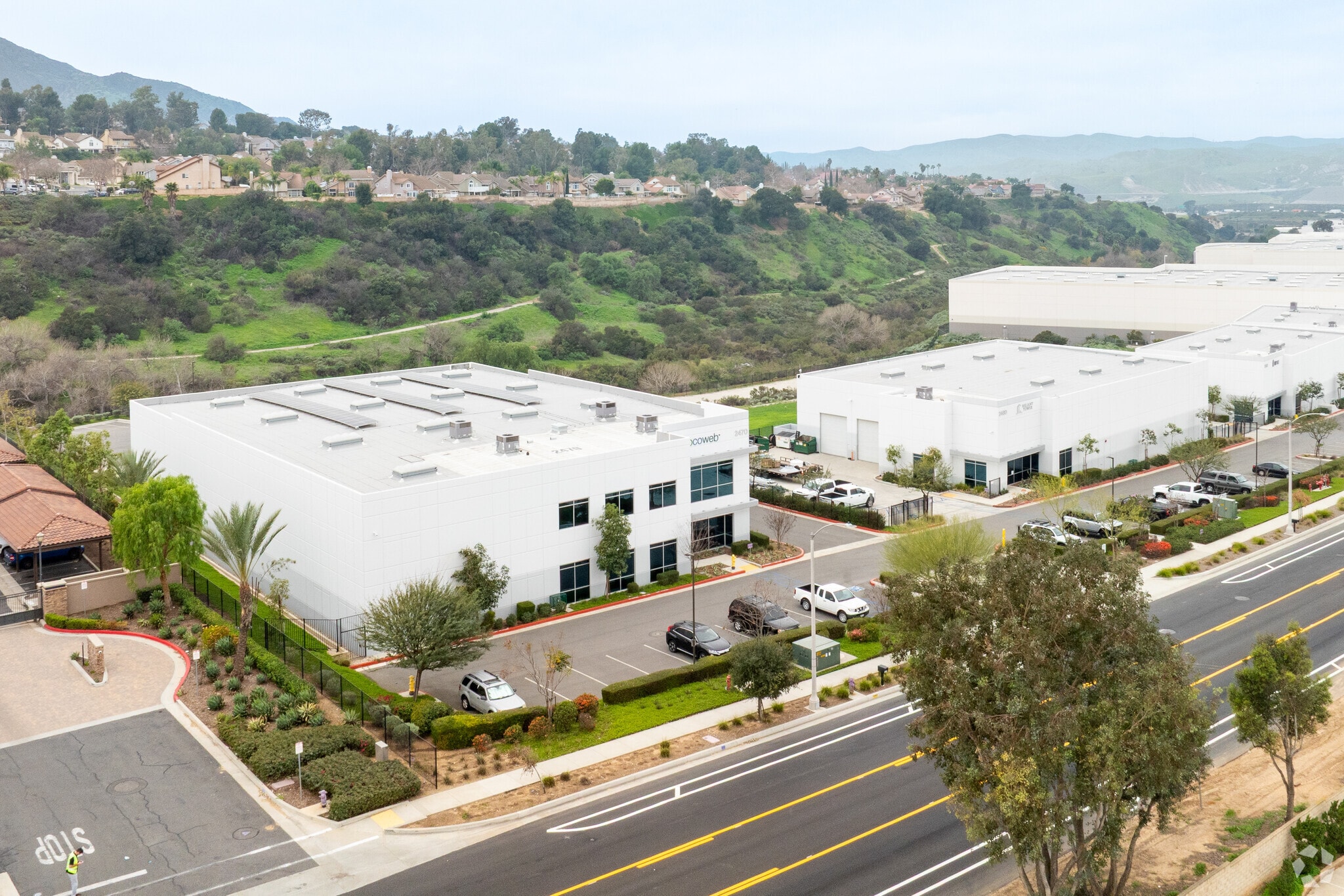 2480 Palisades Dr, Corona, CA à louer Photo principale– Image 1 sur 5