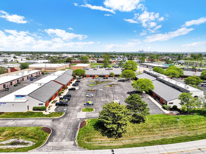 Directors Row Business Park portefeuille de 8 biens à vendre sur LoopNet.fr - Photo de l’immeuble – Image 2 sur 12