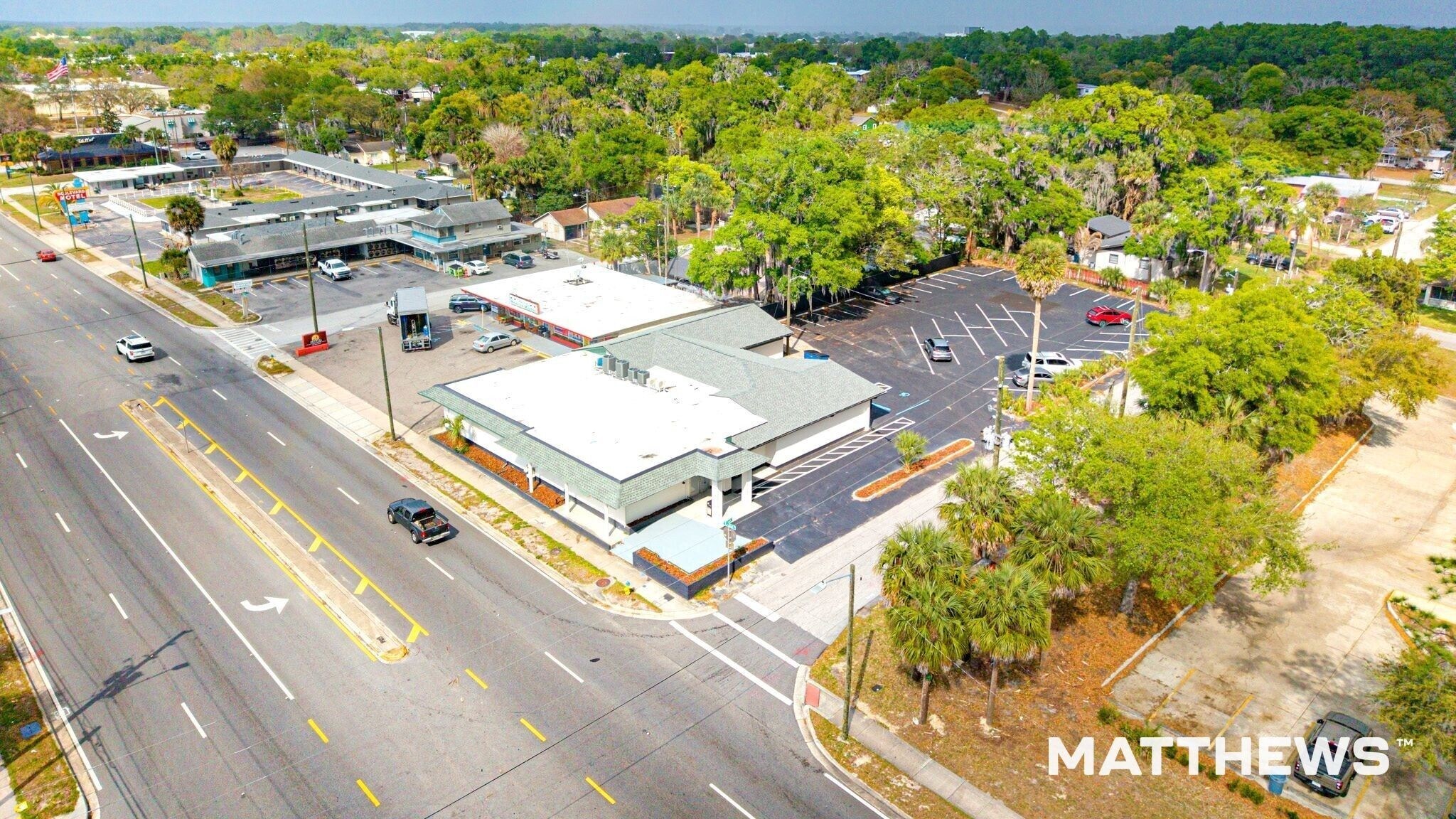 1329 N Woodland Blvd, Deland, FL à vendre Photo principale– Image 1 sur 4