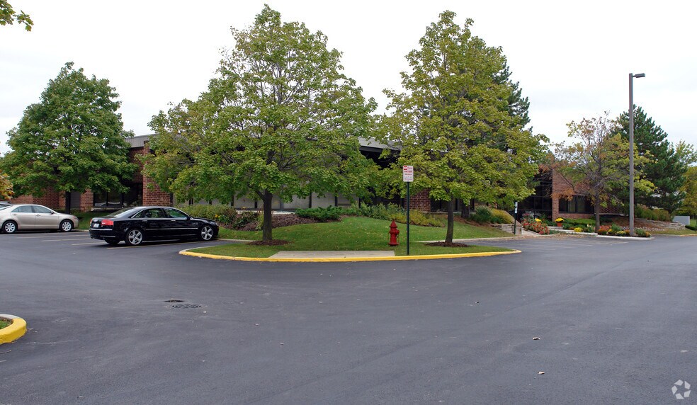 201 E Commerce Dr, Schaumburg, IL à vendre - Photo de l’immeuble – Image 3 sur 3