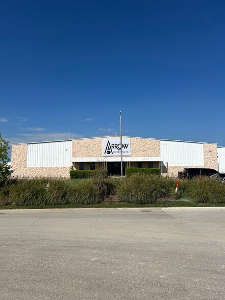 9300 Southwest Dr, Fort Worth, TX à louer - Photo principale – Image 1 sur 35