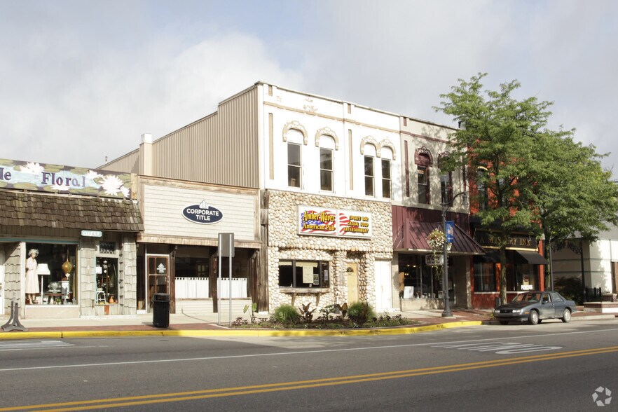 217 S Lafayette St, Greenville, MI à vendre - Photo principale – Image 1 sur 2