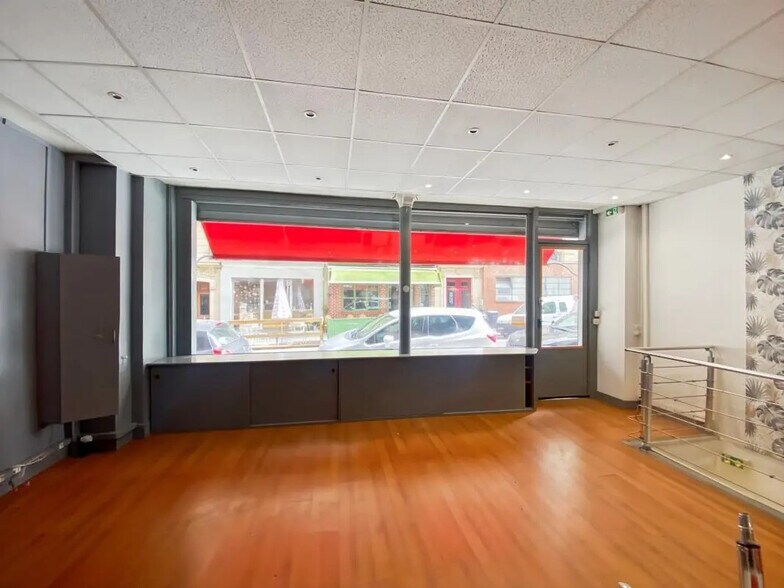 Local commercial dans Paris à louer - Photo de l’immeuble – Image 2 sur 5