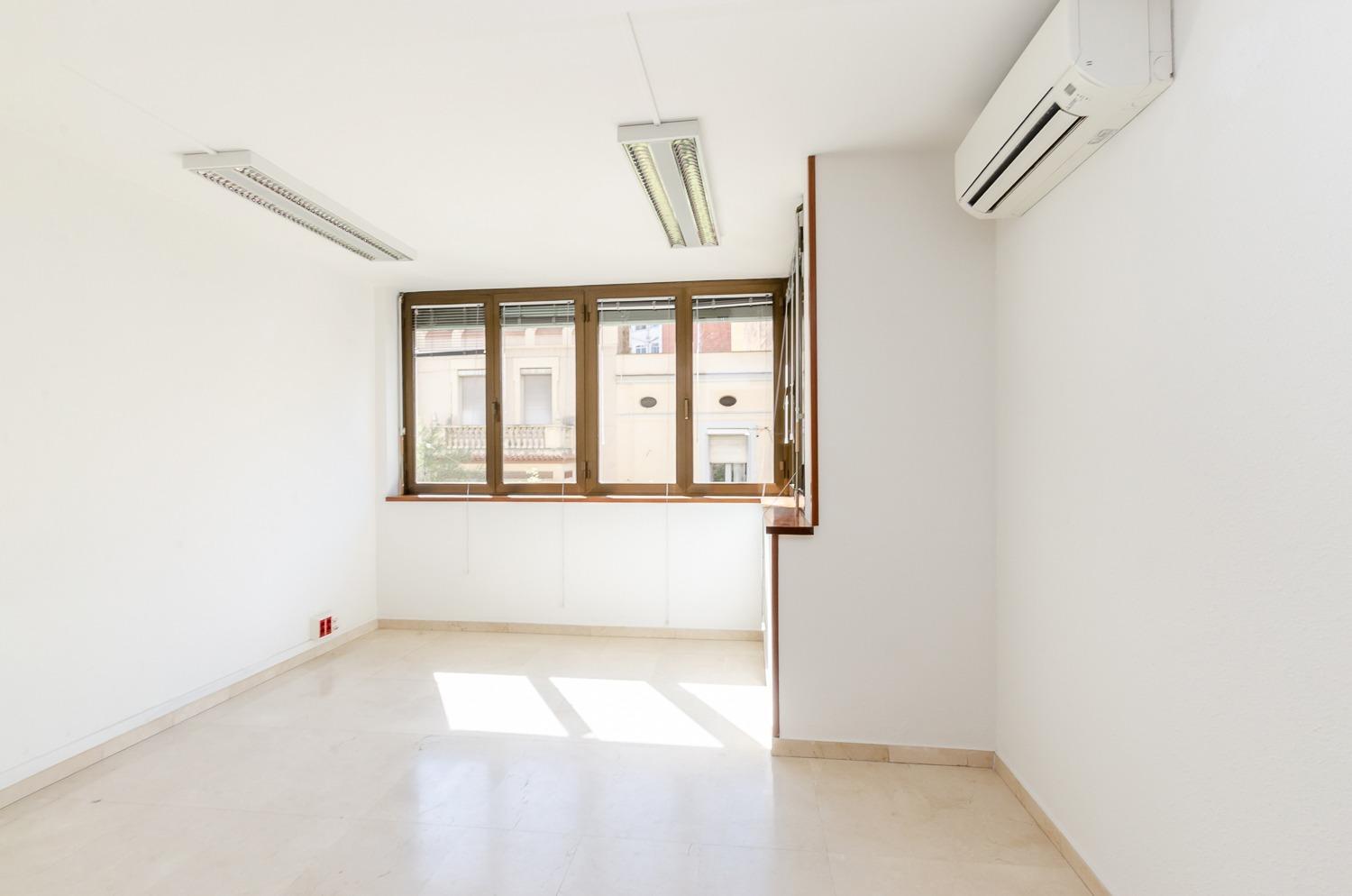 Bureau dans L'Hospitalet de Llobregat, Barcelona à louer Photo intérieure– Image 1 sur 30