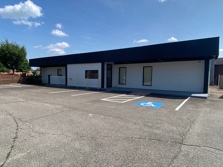 2907 Fort Bragg Rd, Fayetteville, NC à louer - Photo de l’immeuble – Image 2 sur 24