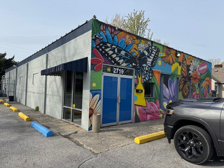 2719 E Troy Ave, Indianapolis, IN à vendre - Photo de l’immeuble – Image 1 sur 5