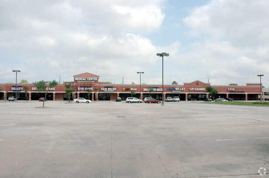 7758 W Tidwell Rd, Houston, TX à louer - Photo de l’immeuble – Image 2 sur 11