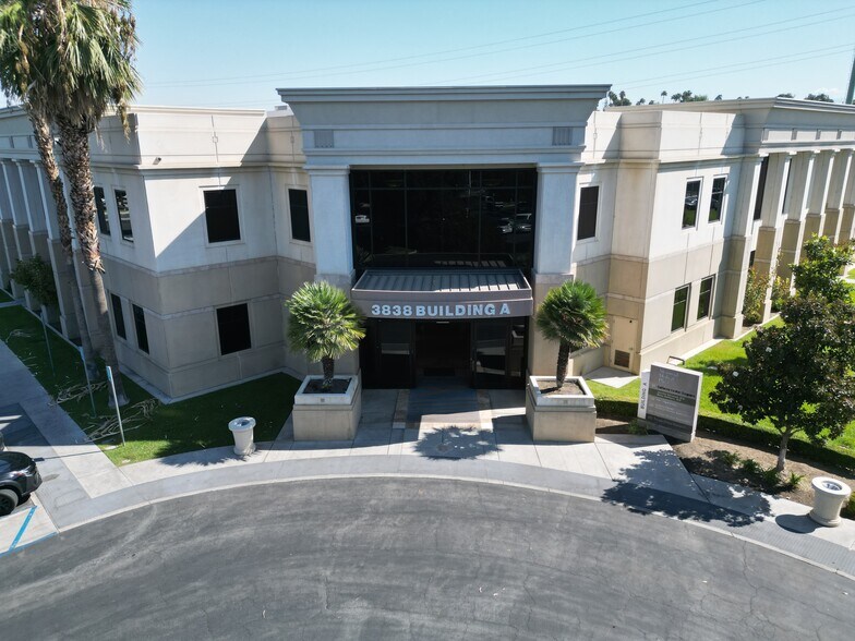 3838 San Dimas St, Bakersfield, CA à louer - Photo de l’immeuble – Image 2 sur 8