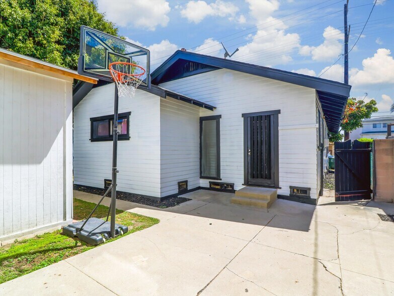 1209 S Grand Ave, San Pedro, CA à vendre - Photo de l’immeuble – Image 3 sur 11