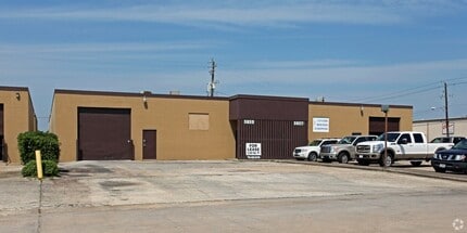 5849-5891 W 34th St, Houston, TX à louer Photo de l’immeuble– Image 1 sur 2