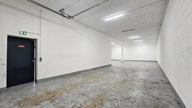 Plus de détails pour Local d'activités à louer