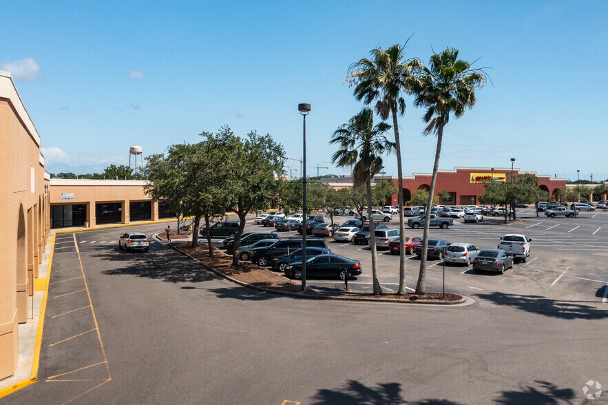 4300 Kings Hwy, Port Charlotte, FL à louer - Photo de l’immeuble – Image 2 sur 15
