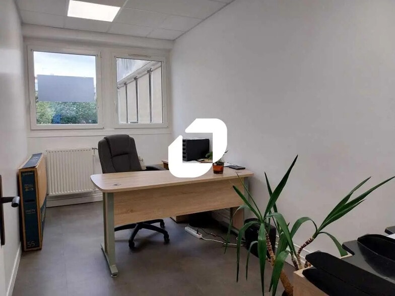 5-7 Allée Du Bourbonnais, Maurepas à louer - Photo de l’immeuble – Image 3 sur 9