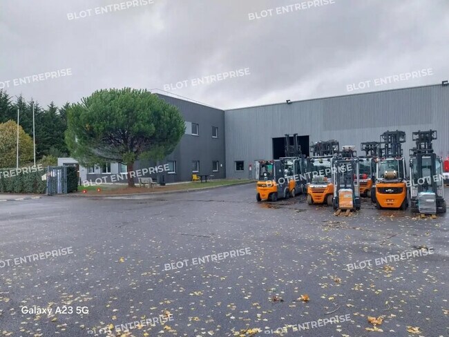 Plus de détails pour 2 Rue De La Roulière, LES SORINIÈRES - Industriel/Logistique à louer