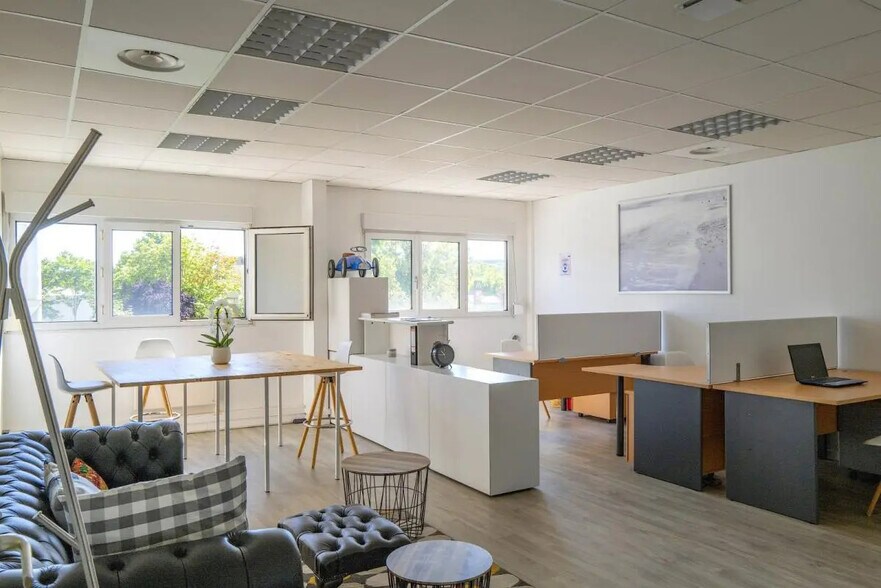 Bureau dans Montesson à louer - Photo de l’immeuble – Image 2 sur 9