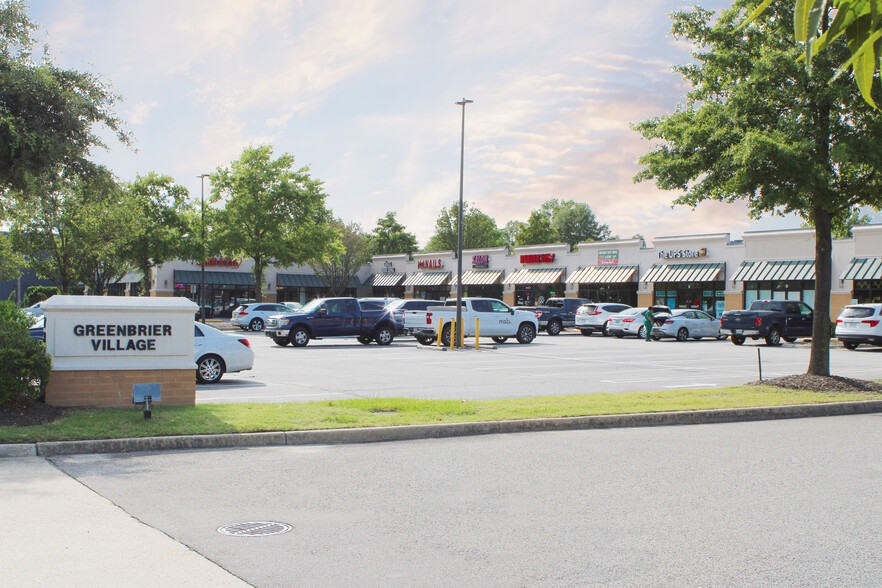 732-736 N Eden Way, Chesapeake, VA à louer - Photo de l’immeuble – Image 1 sur 9