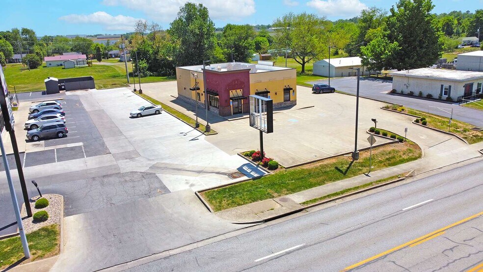 730 E Broadway St, Campbellsville, KY à louer - Photo de l’immeuble – Image 2 sur 8