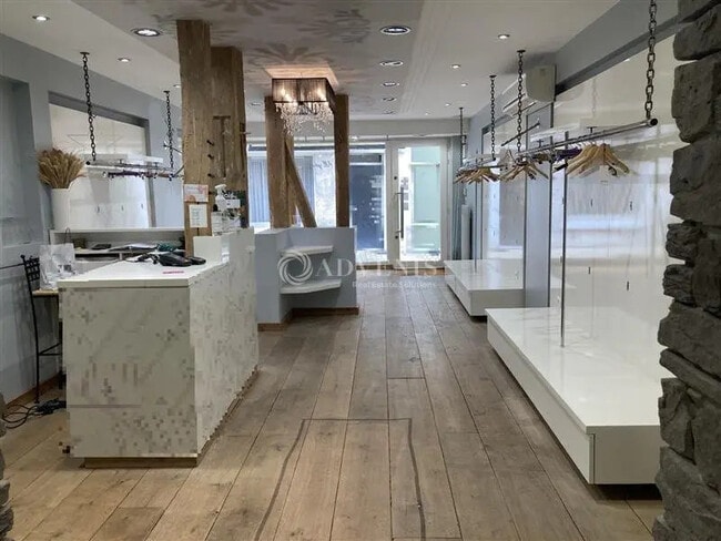 Plus de détails pour Local commercial à louer