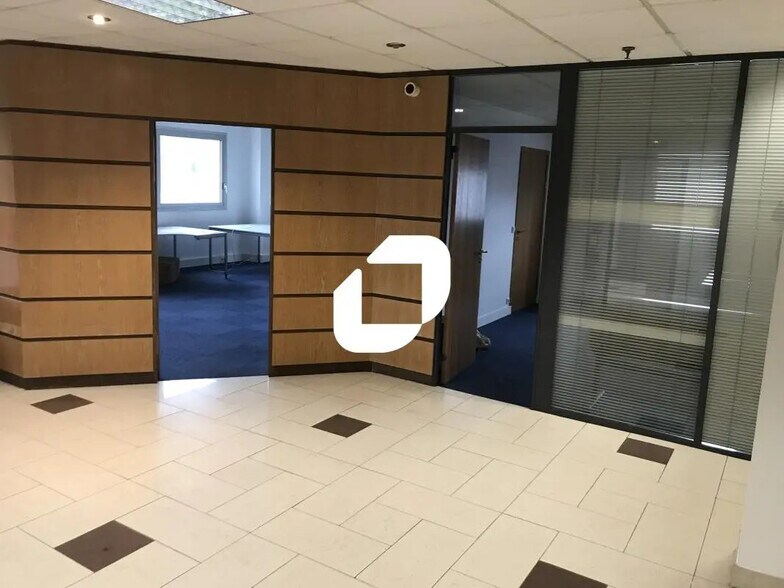 Bureau dans Croissy-Beaubourg à louer - Photo de l’immeuble – Image 2 sur 9