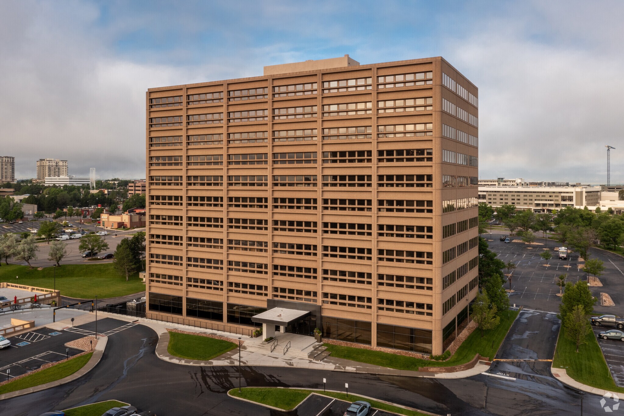 7800 E Union Ave, Denver, CO à louer Photo principale– Image 1 sur 10