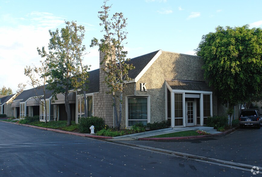151 Kalmus Dr, Costa Mesa, CA à louer - Photo de l’immeuble – Image 3 sur 39