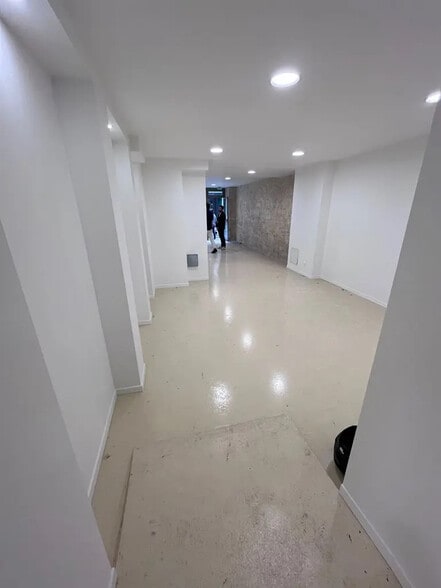 Local commercial dans Paris à louer - Photo intérieure – Image 2 sur 2