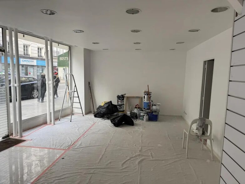 Local commercial dans Paris à louer - Photo de l’immeuble – Image 3 sur 8