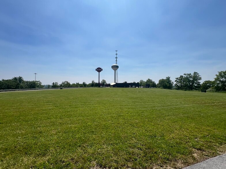 000 Fort Henry Rd, Triadelphia, WV à vendre - Photo principale – Image 1 sur 45