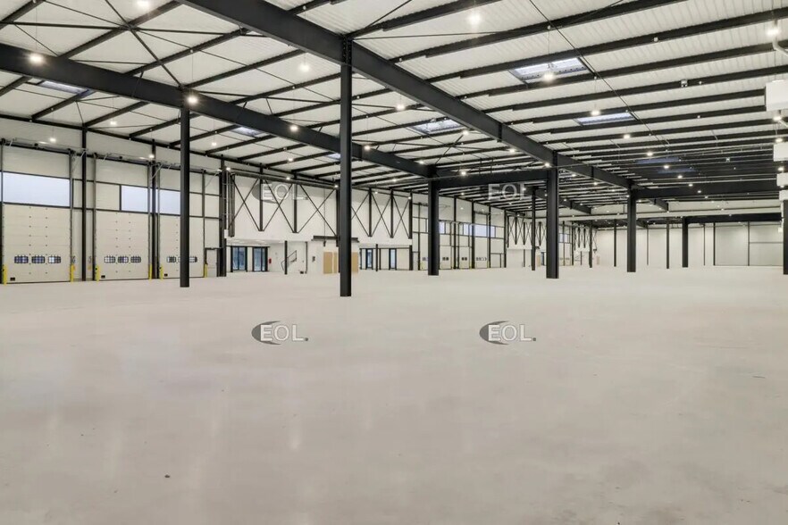 Local d’activités dans Le Bourget à louer - Photo intérieure – Image 1 sur 15