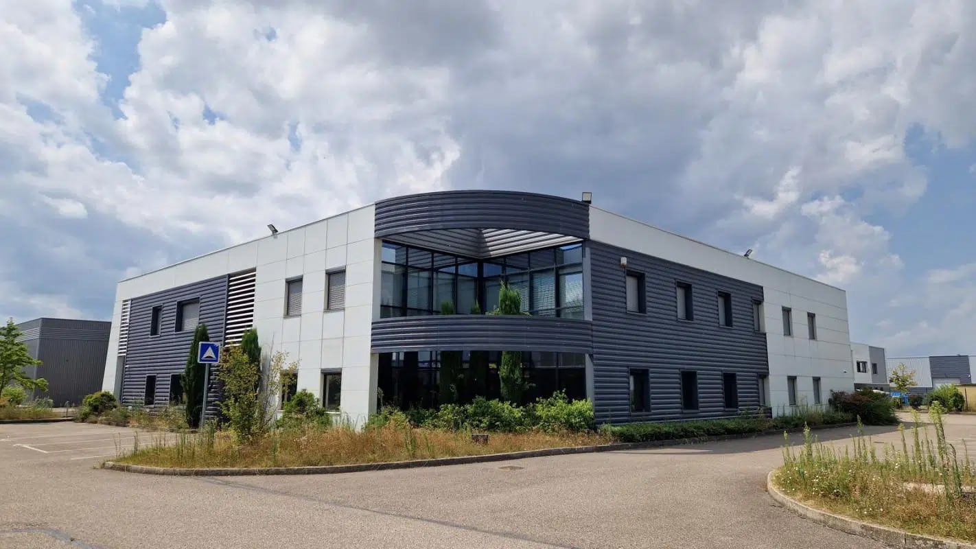 555 Rue De La Dombes, Miribel à louer Photo de l’immeuble– Image 1 sur 24