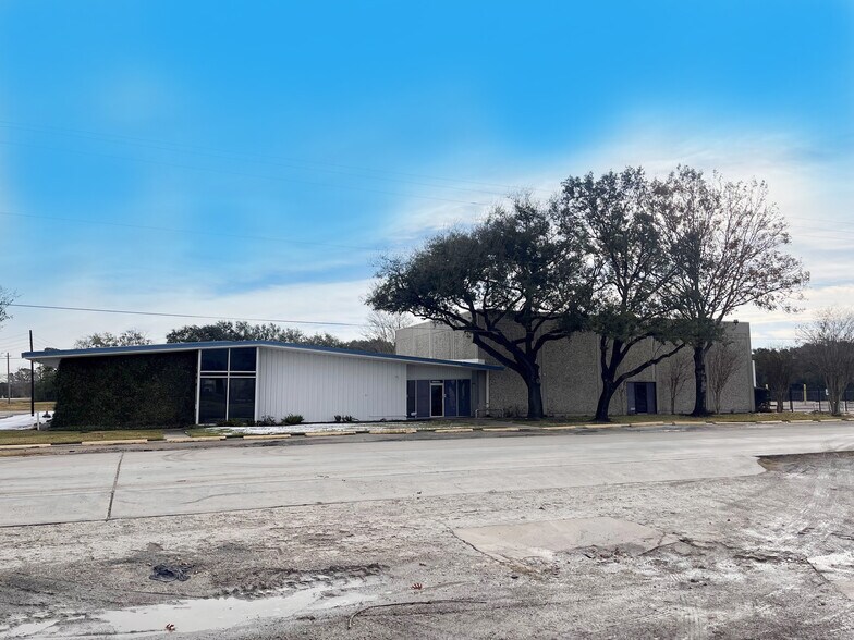 626 N 16th St, La Porte, TX à vendre - Photo de l’immeuble – Image 1 sur 4