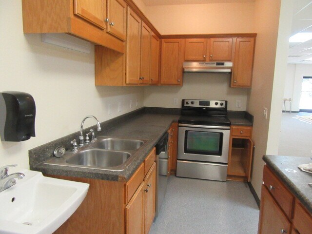 214 McIver St, Sanford, NC à louer - Photo de l’immeuble – Image 3 sur 8