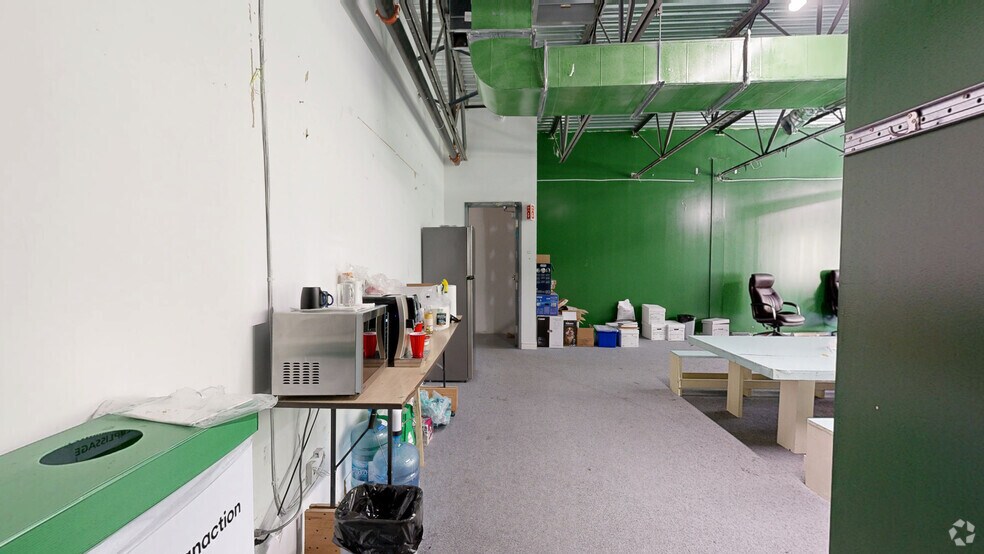 4975-5013 Rue Louis-B.-Mayer, Laval, QC à louer - Numérisation 3D Matterport – Image 3 sur 10