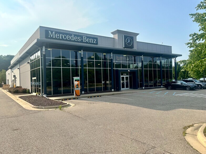 570 Auto Mall Dr, Ann Arbor, MI à vendre - Photo de l’immeuble – Image 3 sur 3