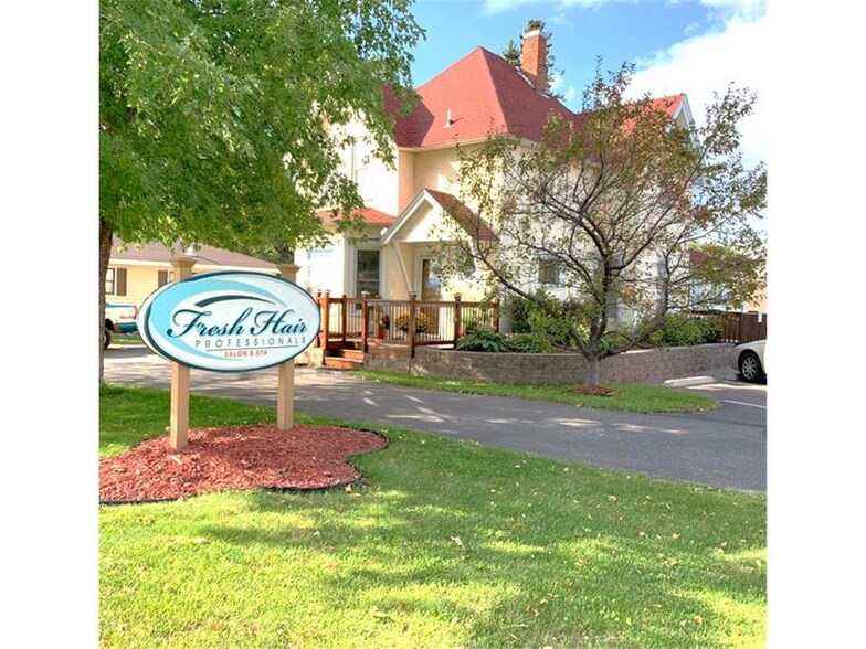 1017 1st Ave NE, Little Falls, MN à vendre - Photo principale – Image 1 sur 16