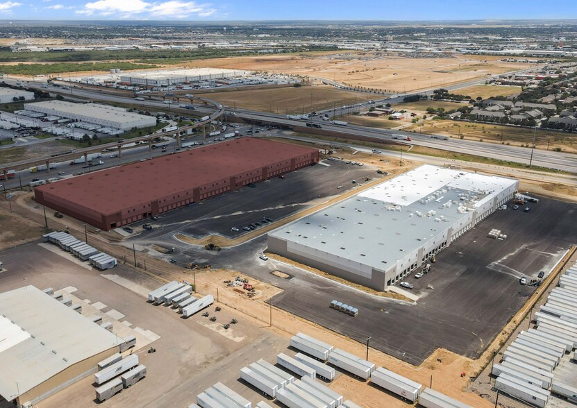 11720 FM 1472, Laredo, TX à louer - Photo de l’immeuble – Image 2 sur 4